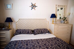2 bedrooms - Kywong Beach Cottage (Bawley Point)