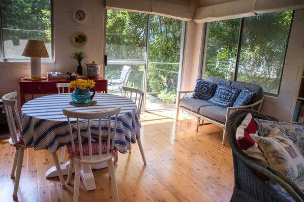 TV - Kywong Beach Cottage (Bawley Point)