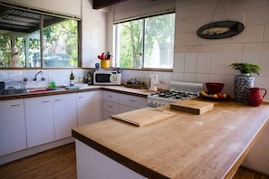 Fridge, microwave, toaster, cookware/dishes/utensils - Kywong Beach Cottage (Bawley Point)