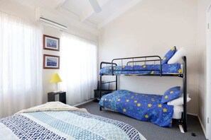 2 室のベッドルーム、アイロン / アイロン台、WiFi