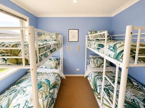 4 Schlafzimmer, Bügeleisen/Bügelbrett