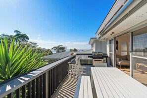 Outdoor dining - Bannisters Retreat - coastal haven near beaches (Mollymook)