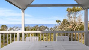 تناول الطعام بالخارج