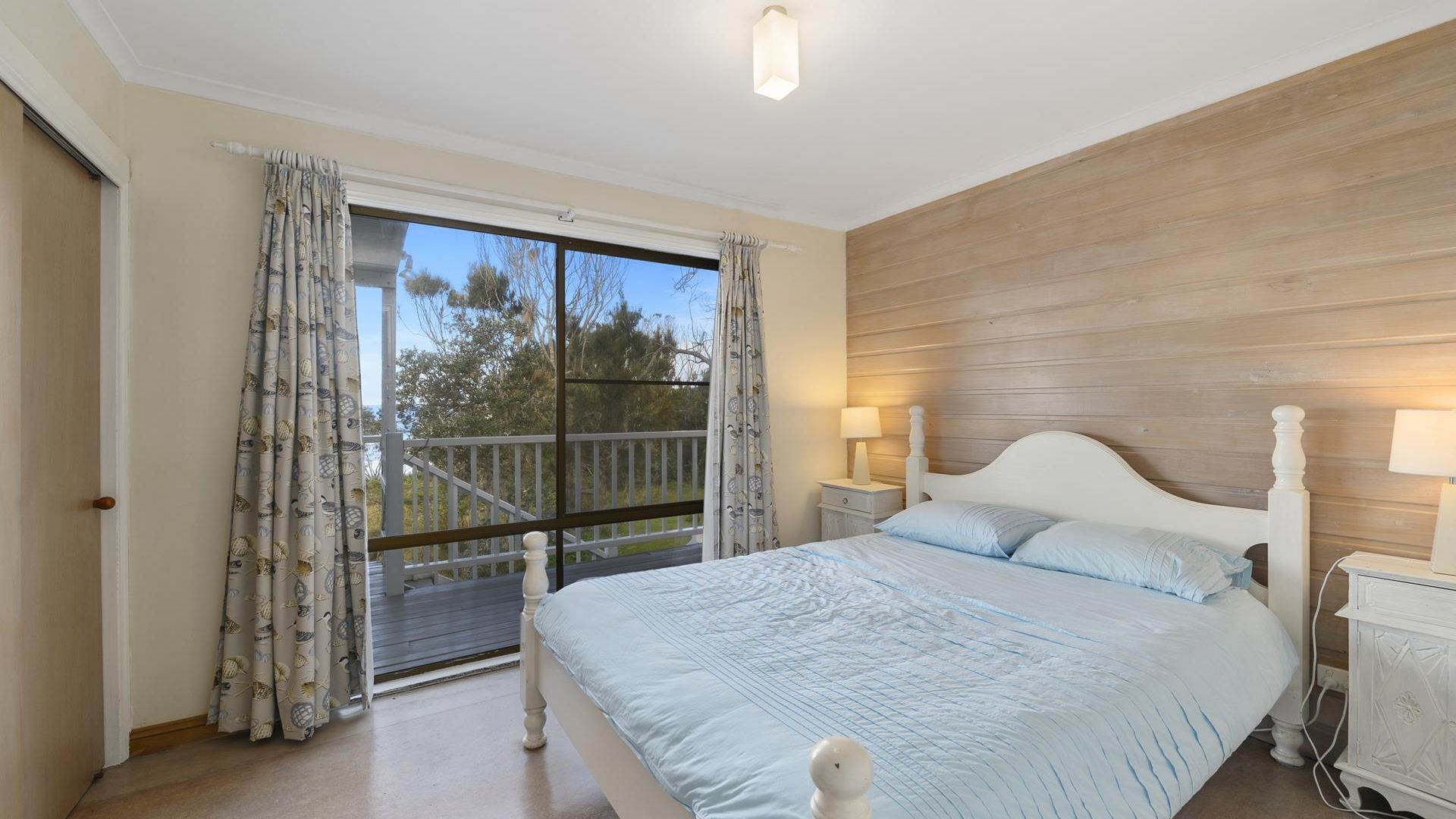 3 bedrooms, bed sheets