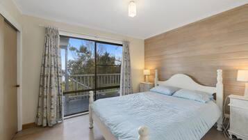 3 bedrooms, bed sheets