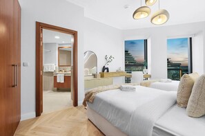 3 bedrooms, iron/ironing board, WiFi, bed sheets - Luxury 2BR w/ Skyline and Sea Views, Near Burj Khalifa & Dubai Mall (Downtown)