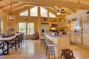 Fridge, microwave, stovetop, dishwasher - 12 Mi to Sugar Mtn! Group Getaway w/ 2 Decks (Banner Elk)