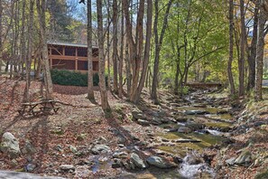 Property grounds - 12 Mi to Sugar Mtn! Group Getaway w/ 2 Decks (Banner Elk)