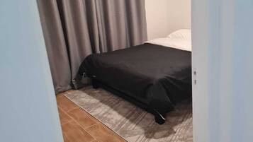 2 bedrooms, iron/ironing board, WiFi