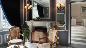 A room with two ornate chairs, a fireplace, and a staircase. - Terraza de Hamburgo By The Local Way (Mexico City)