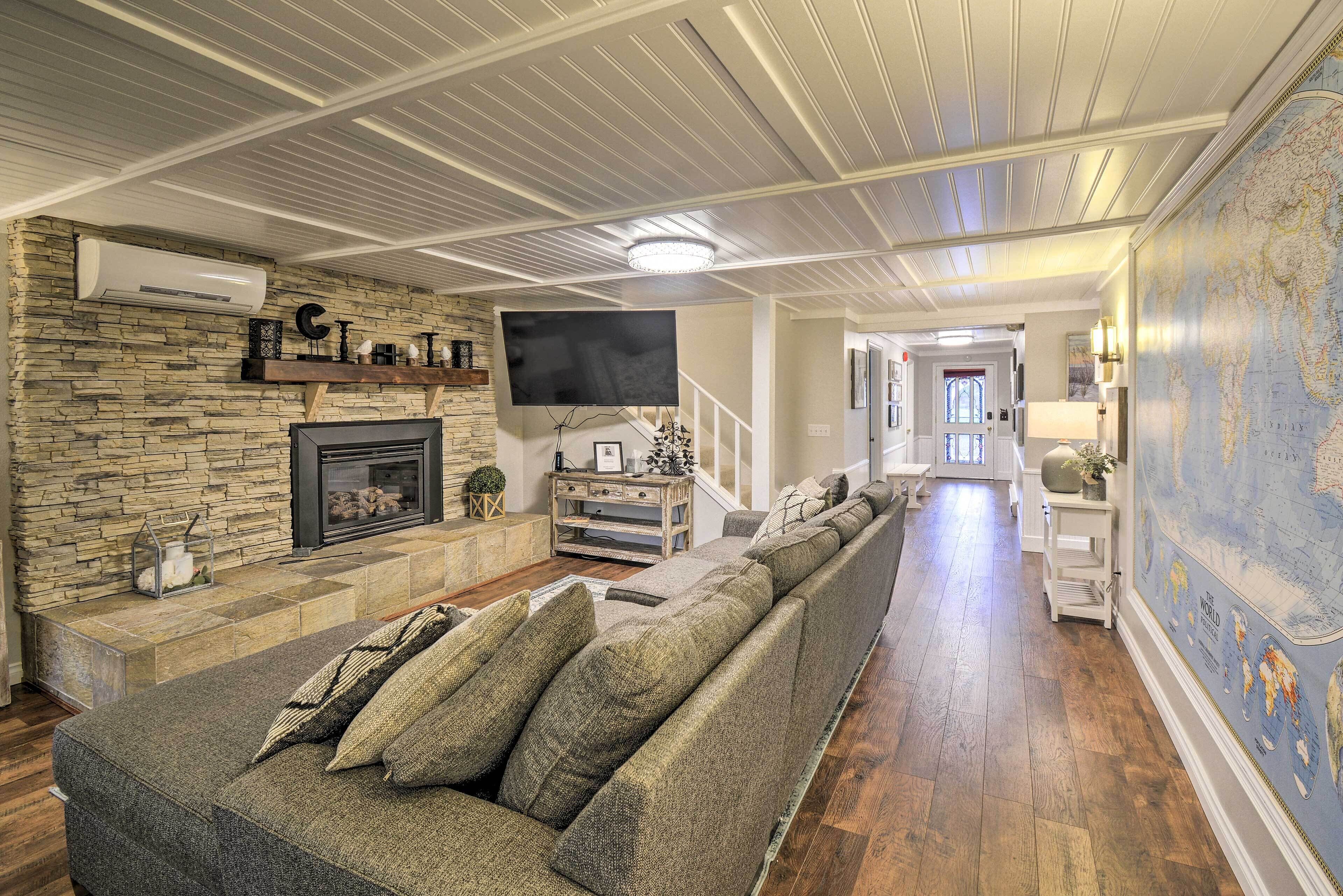 Spacious Home w/ Yard, 20 Miles to Olympic NP