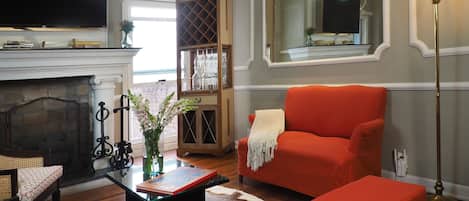 Classic Apartment | Private kitchen | Fridge, microwave, stovetop, coffee/tea maker