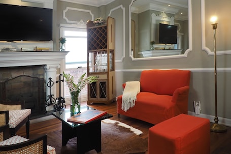 Refrigerador, microondas, placa de cocina, cafetera/tetera