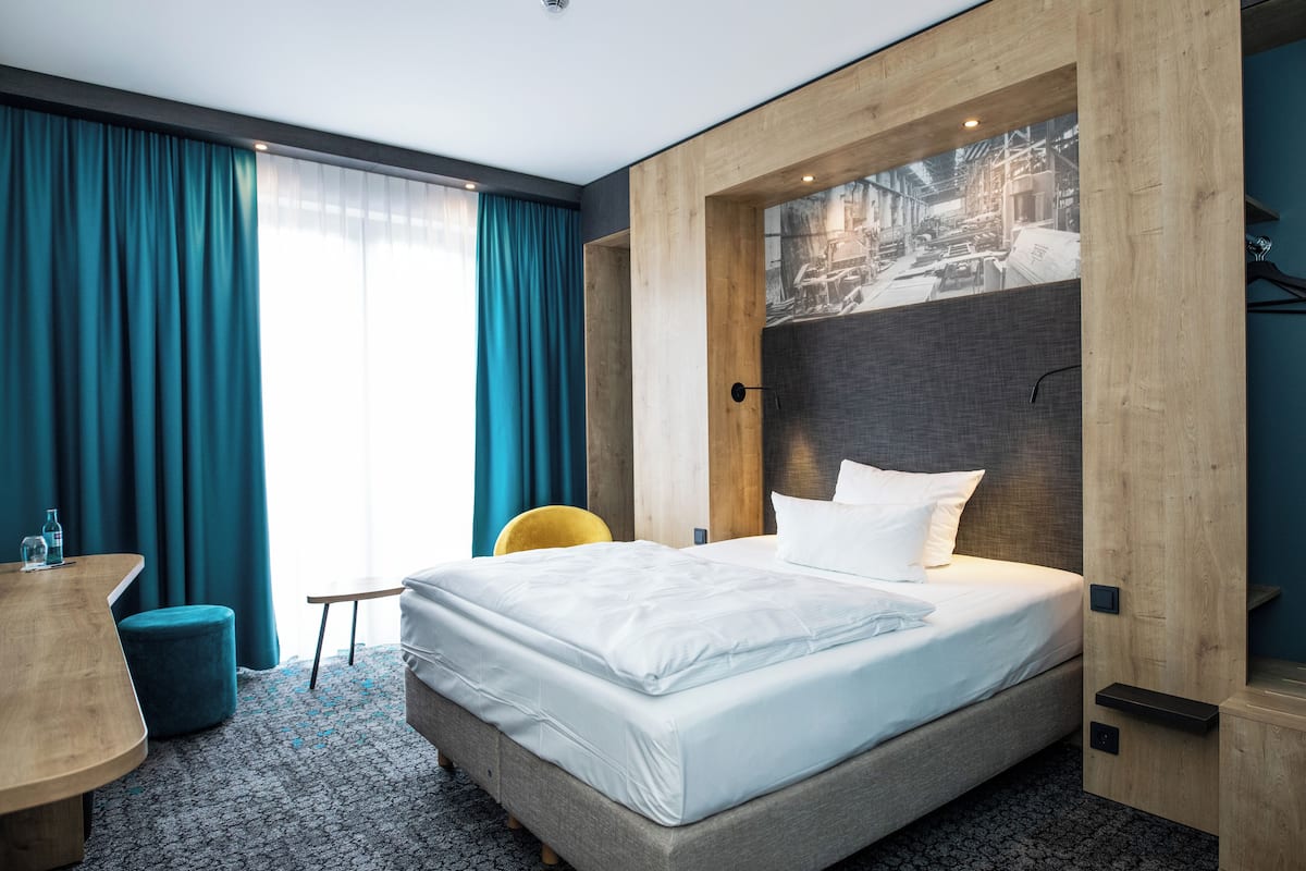 Superior Single Room | 1 bedroom, premium bedding, in-room safe, desk