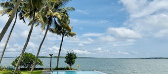 BLUSALZ MANOR Waters Edge Kochi