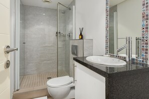 Classic Apartment | Bathroom