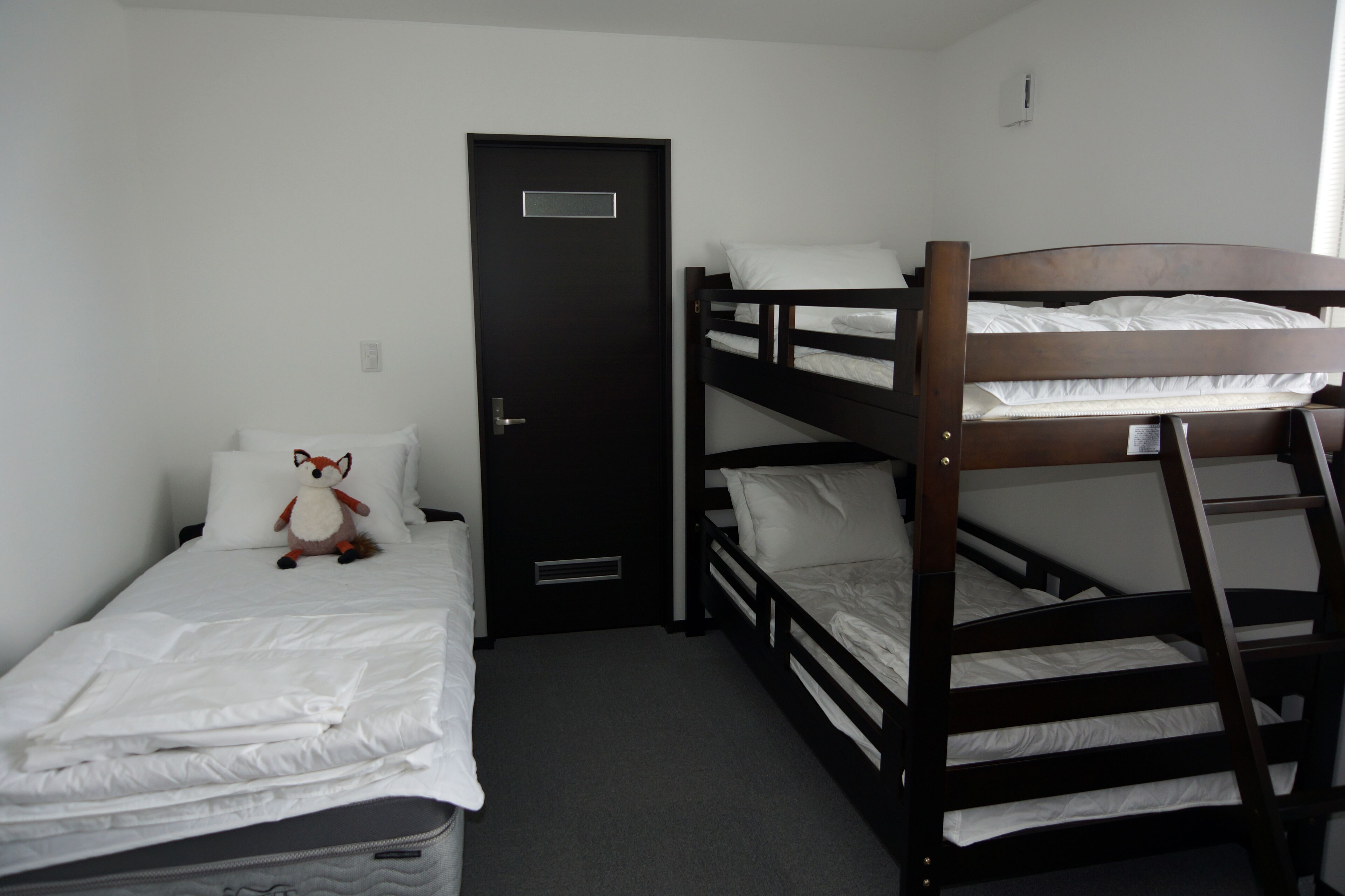 Casa | 2 habitaciones, tabla de planchar con plancha, cunas y wifi gratis 