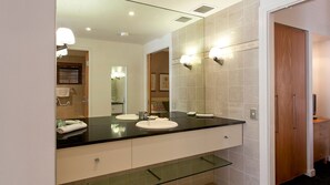 Shower, jetted bath, towels, toilet paper
