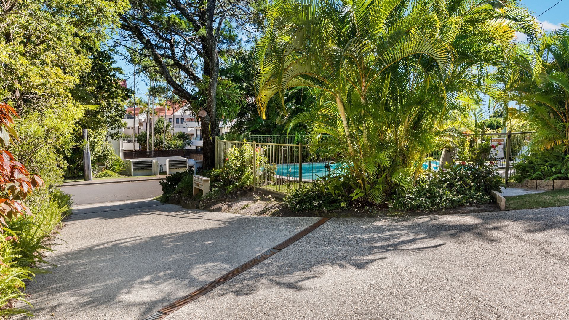 Sundown Lodge 1 -  Near Hastings St & the beach — image 16