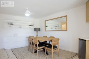 Unclassified image, 2 of 16, button - Sundown Lodge 1 Edgar Bennett Avenue 14 (Noosa Heads)