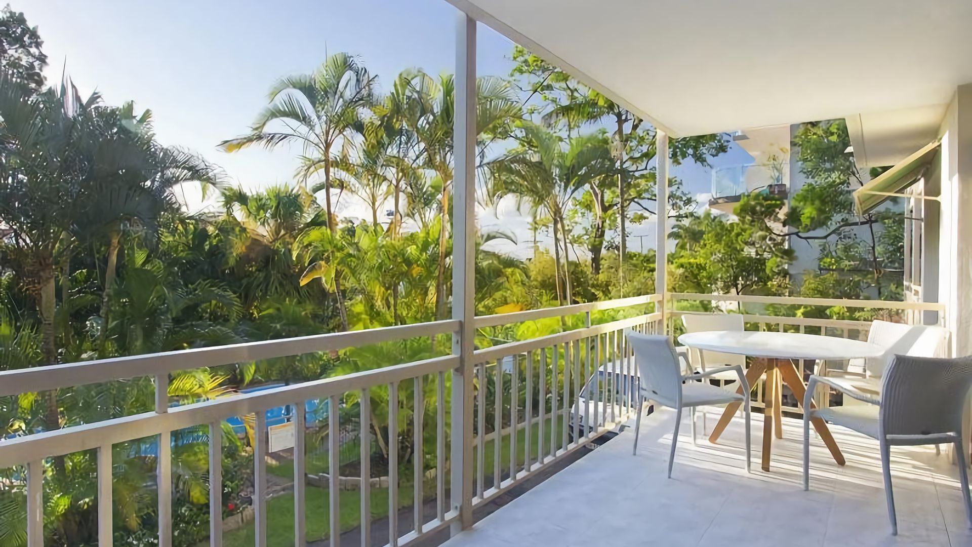 Sundown Lodge 2 Located halfway between Noosa Junction and Noosa Main Beach — image 9