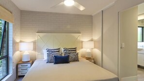 2 bedrooms, WiFi, bed sheets - Sundown Lodge 2 Located halfway between Noosa Junction and Noosa Main Beach (Noosa Heads)