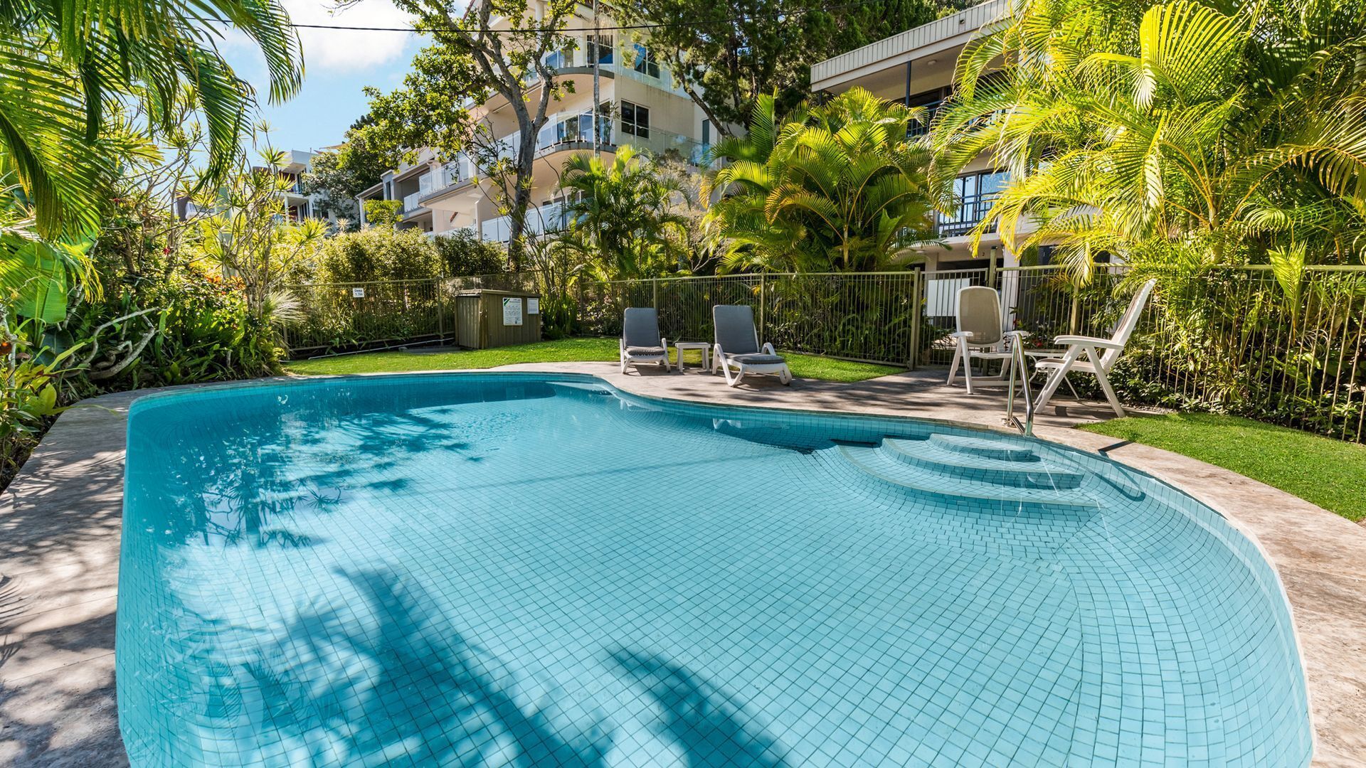 Sundown Lodge 2 Located halfway between Noosa Junction and Noosa Main Beach — image 6