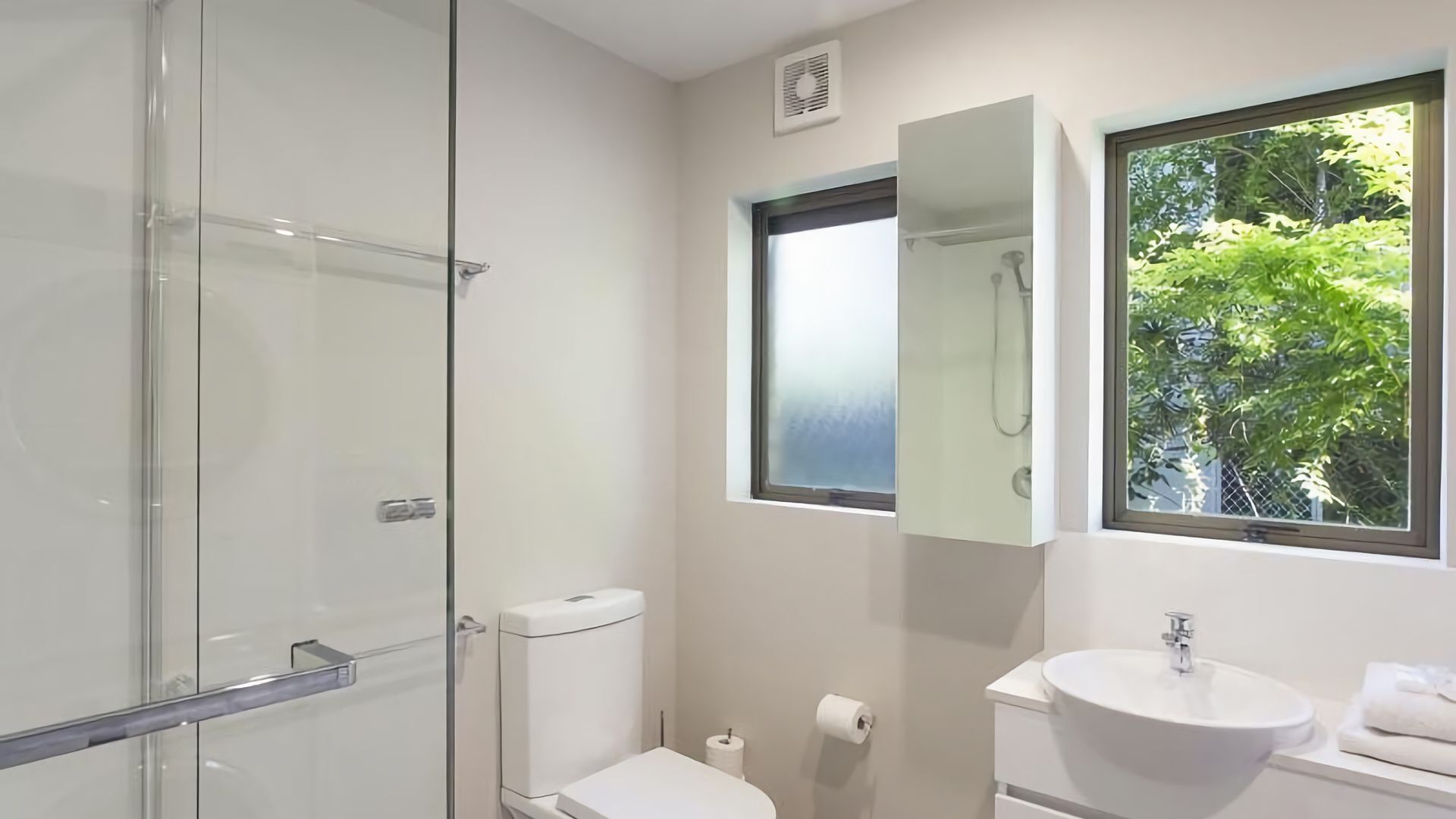 Sundown Lodge 2 Located halfway between Noosa Junction and Noosa Main Beach — image 13