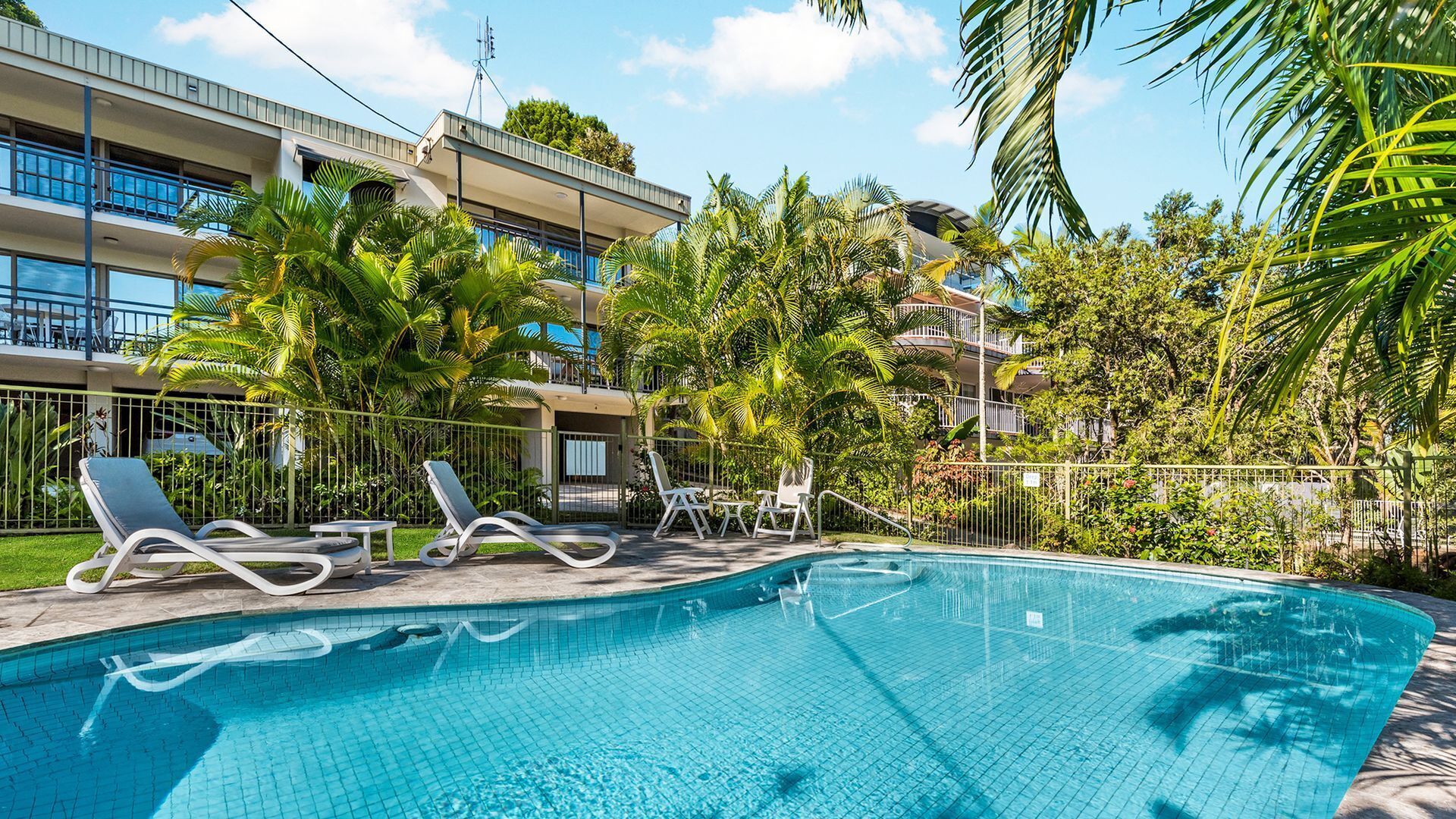 Sundown Lodge 2 Located halfway between Noosa Junction and Noosa Main Beach — image 5