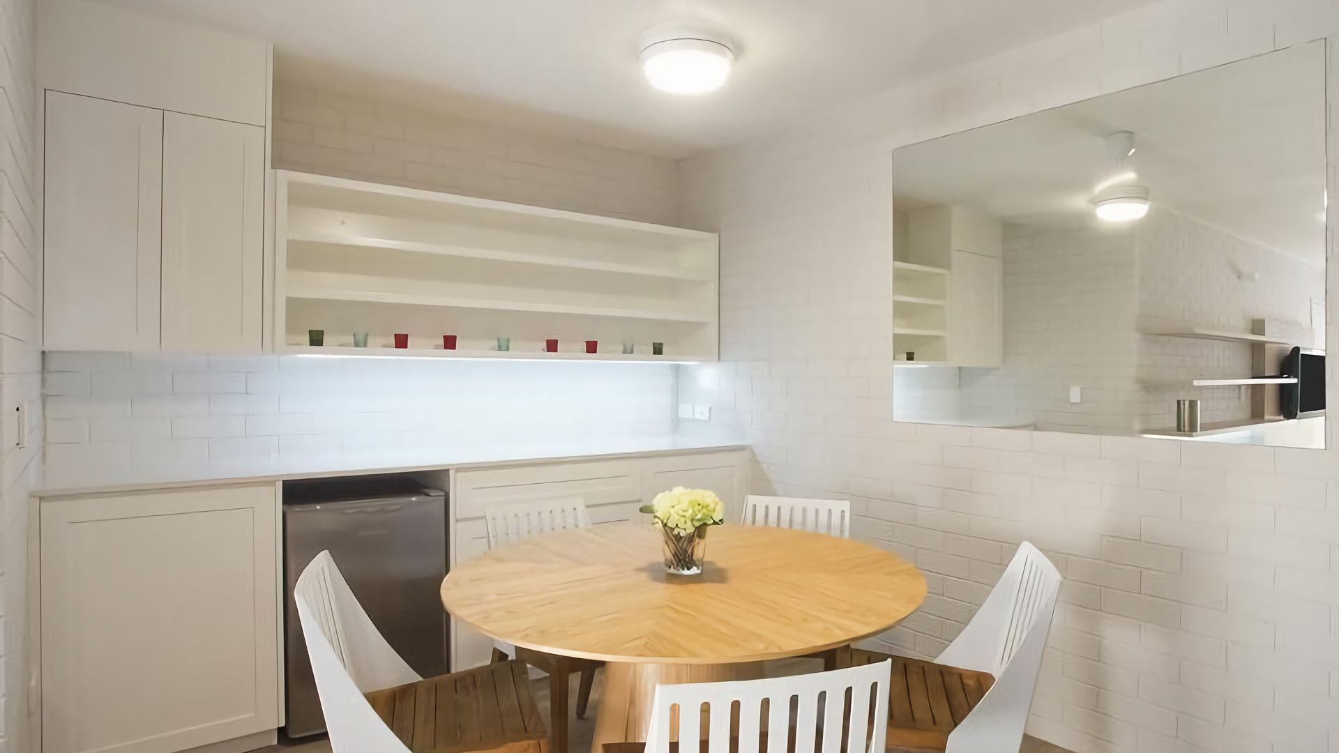 Sundown Lodge 2 Located halfway between Noosa Junction and Noosa Main Beach — image 11