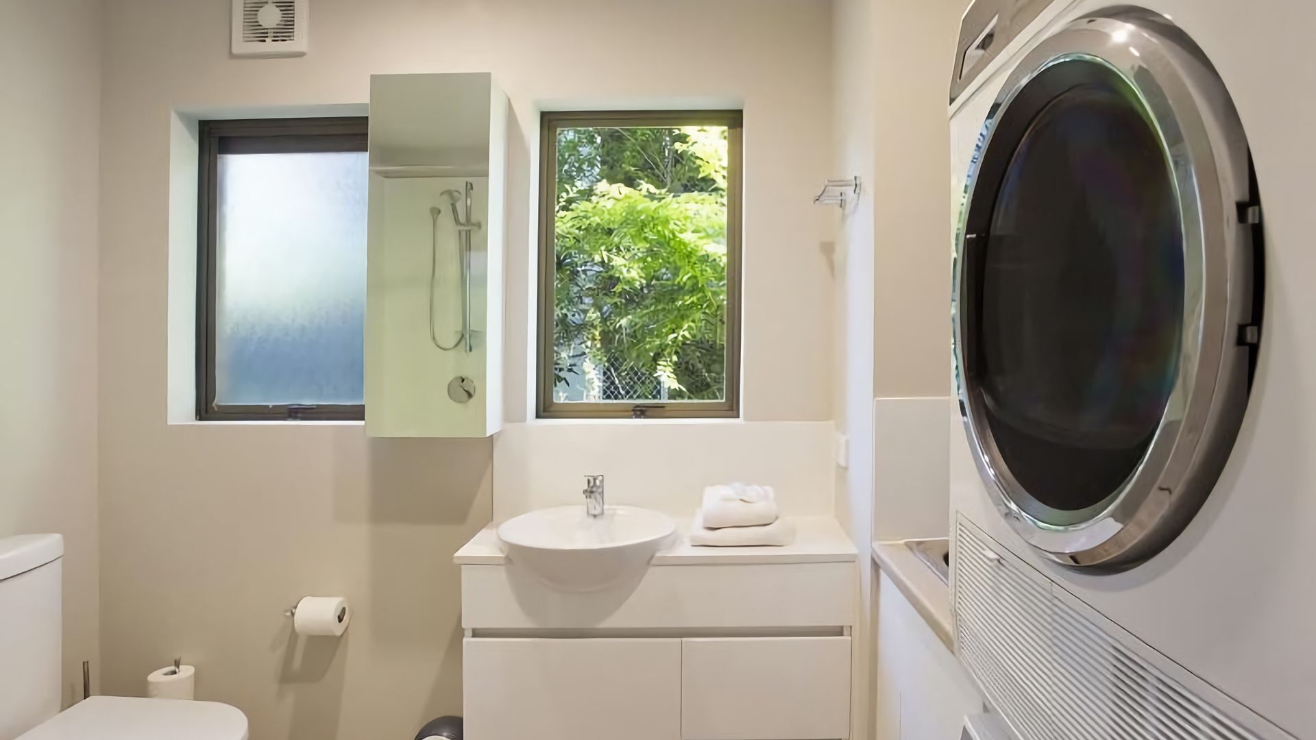 Sundown Lodge 2 Located halfway between Noosa Junction and Noosa Main Beach — image 15