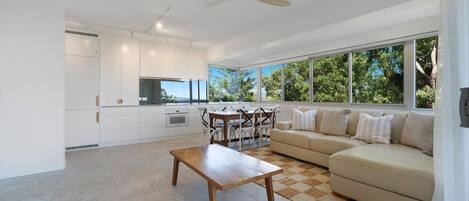 تلفزيون، مشغل دي في دي، ستيريو