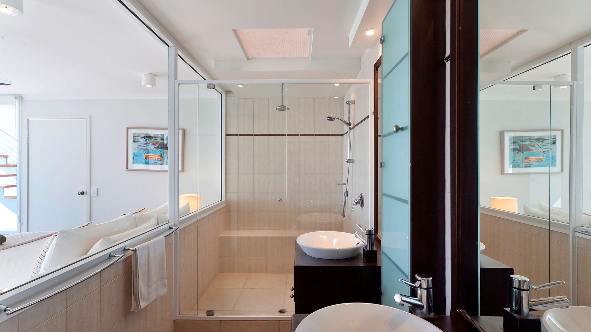 Spectacular Penthouse- Views & a short walk to Little Cove Beach — image 9