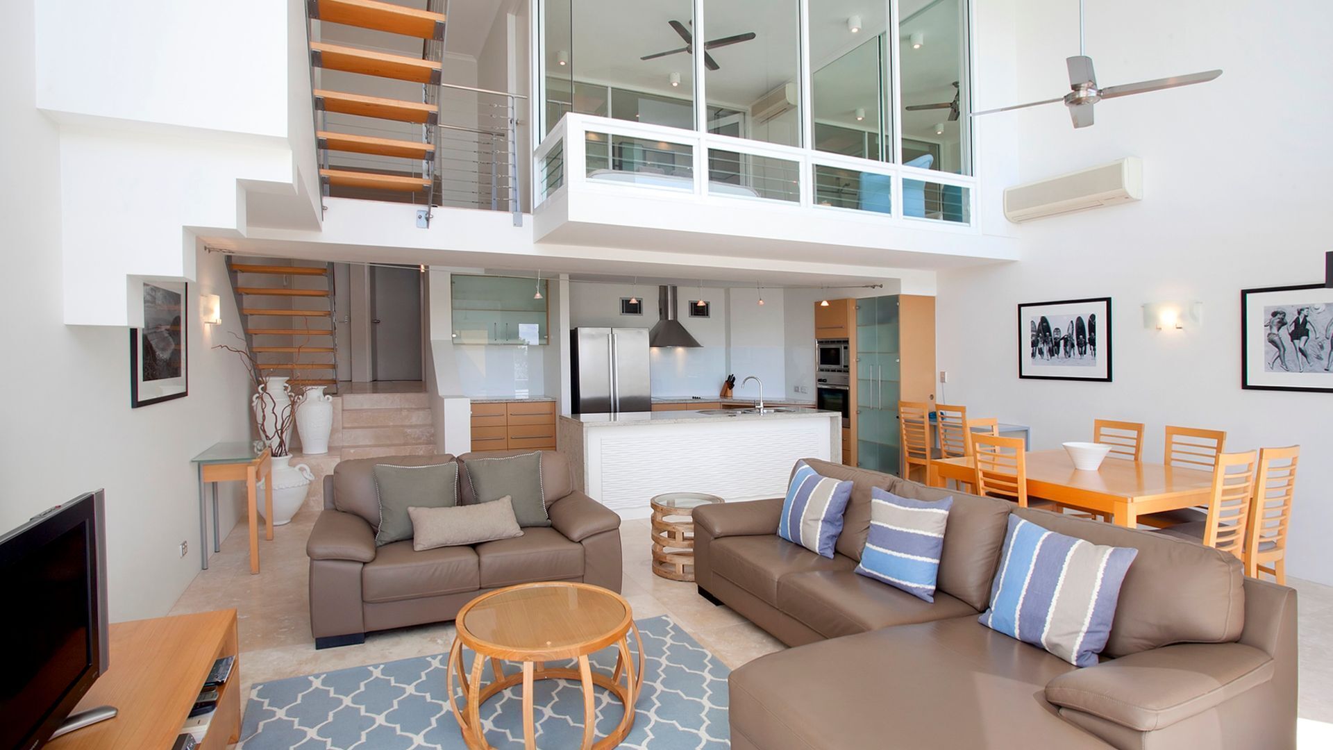Spectacular Penthouse- Views & a short walk to Little Cove Beach — image 6