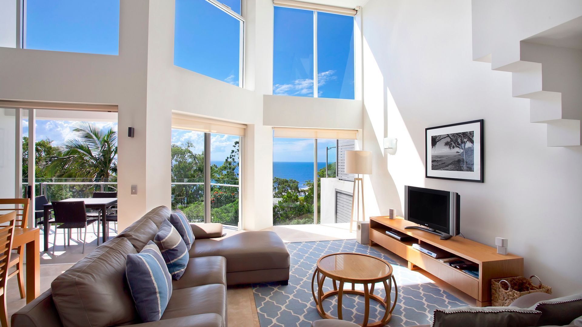 Spectacular Penthouse- Views & a short walk to Little Cove Beach — image 5