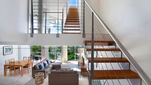 TV, DVD player, stereo - Spectacular Penthouse- Views & a short walk to Little Cove Beach (Noosa Heads)