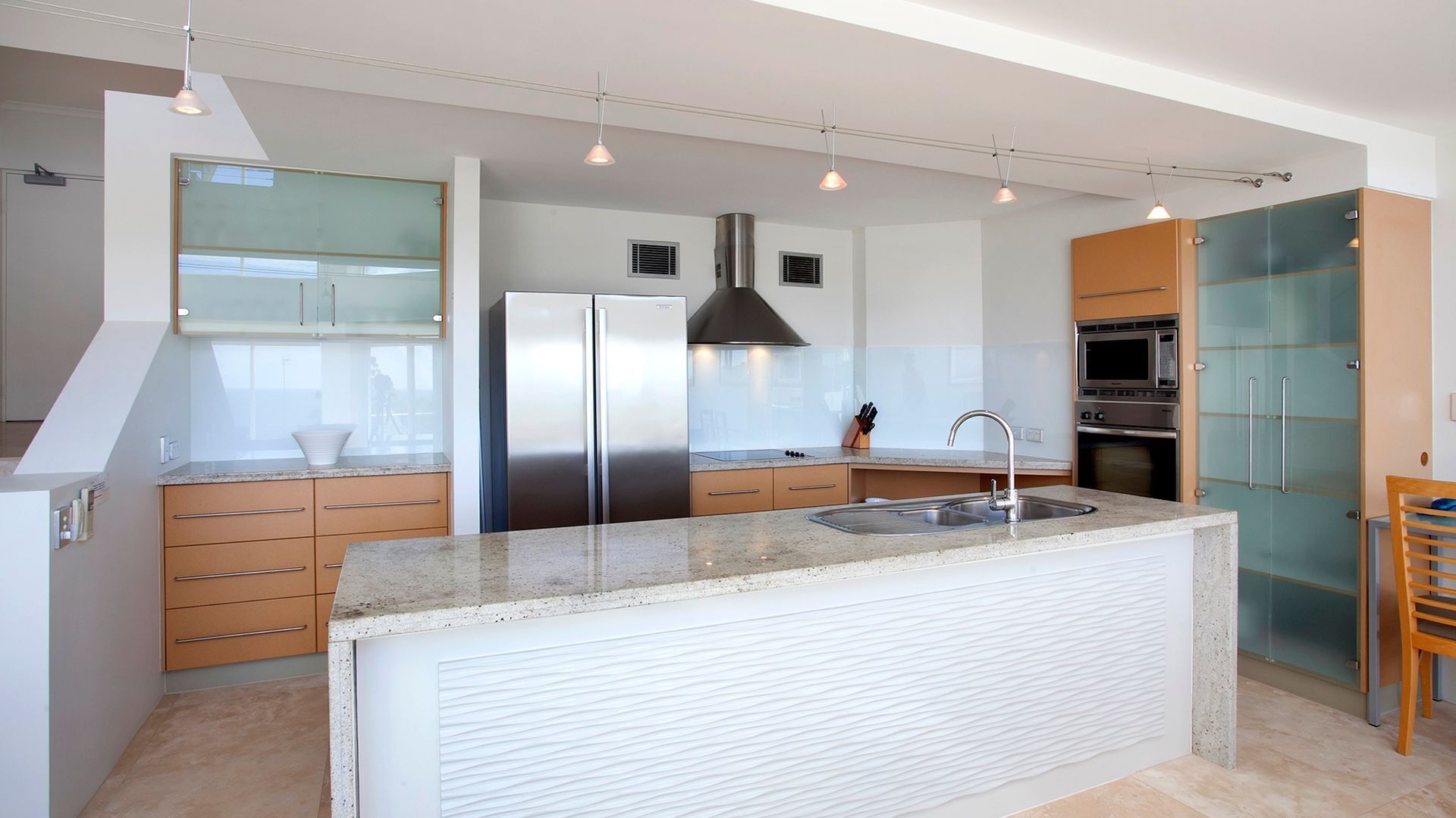 Spectacular Penthouse- Views & a short walk to Little Cove Beach — image 7