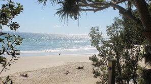 Una spiaggia nelle vicinanze