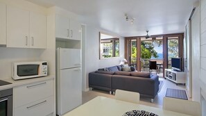 Interior - Little Cove Lodge 5 - Opposite Little Cove Beach (Noosa Heads)