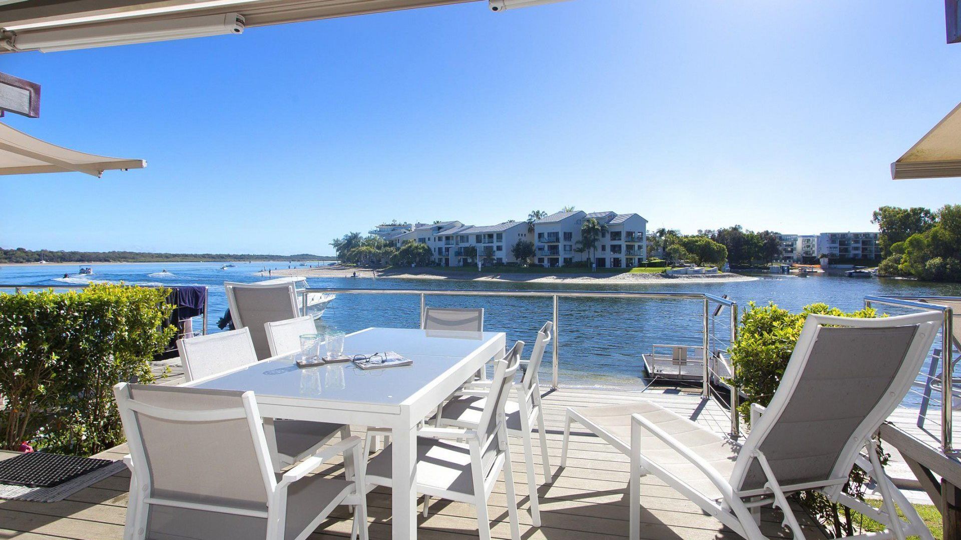 屋外ダイニングエリア