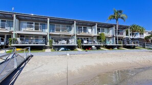 Exterior - Go for a swim, or cast a line (Noosaville)