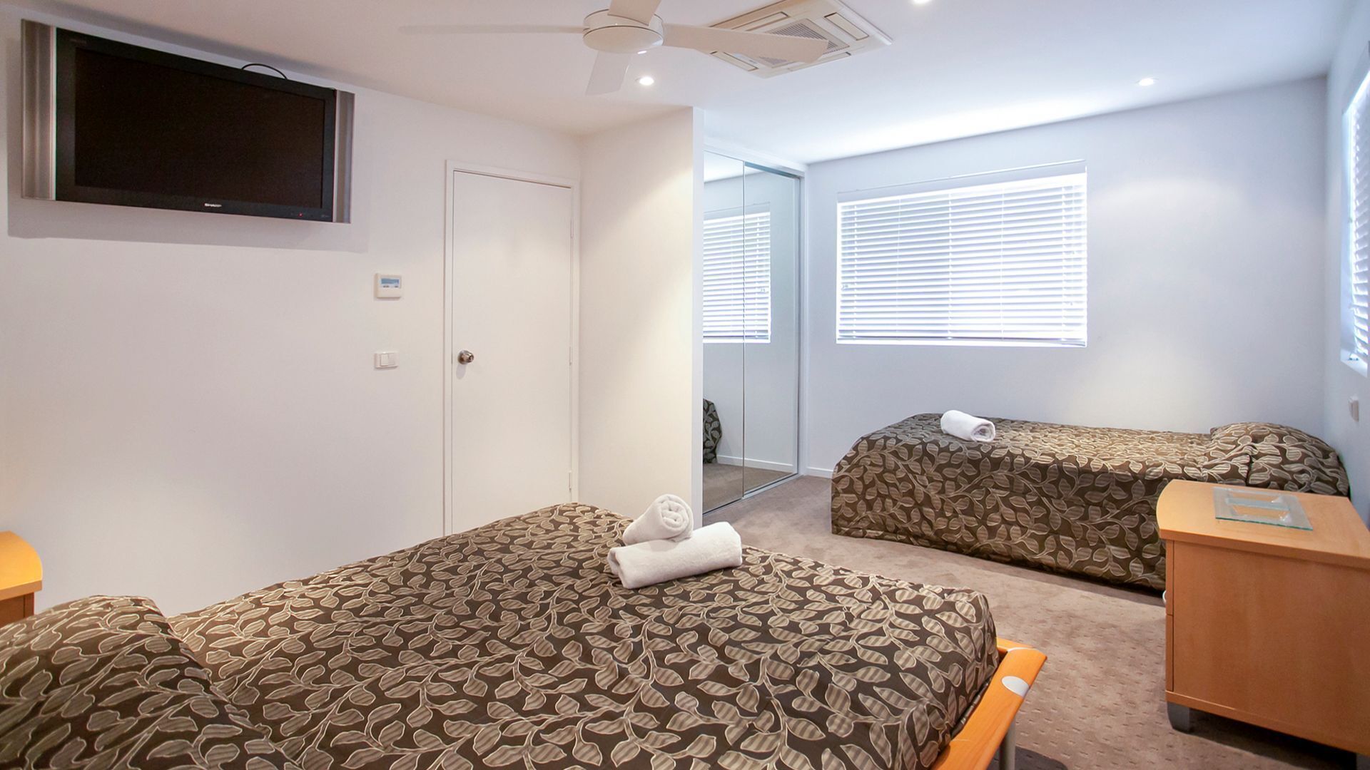 Top floor apartment on the iconic Hastings Street — image 8