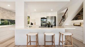 Microwave, oven, stovetop, dishwasher - Townhouse 6 Sunseeker Close 26- Beautiful Waterfront townhouse (Noosaville)