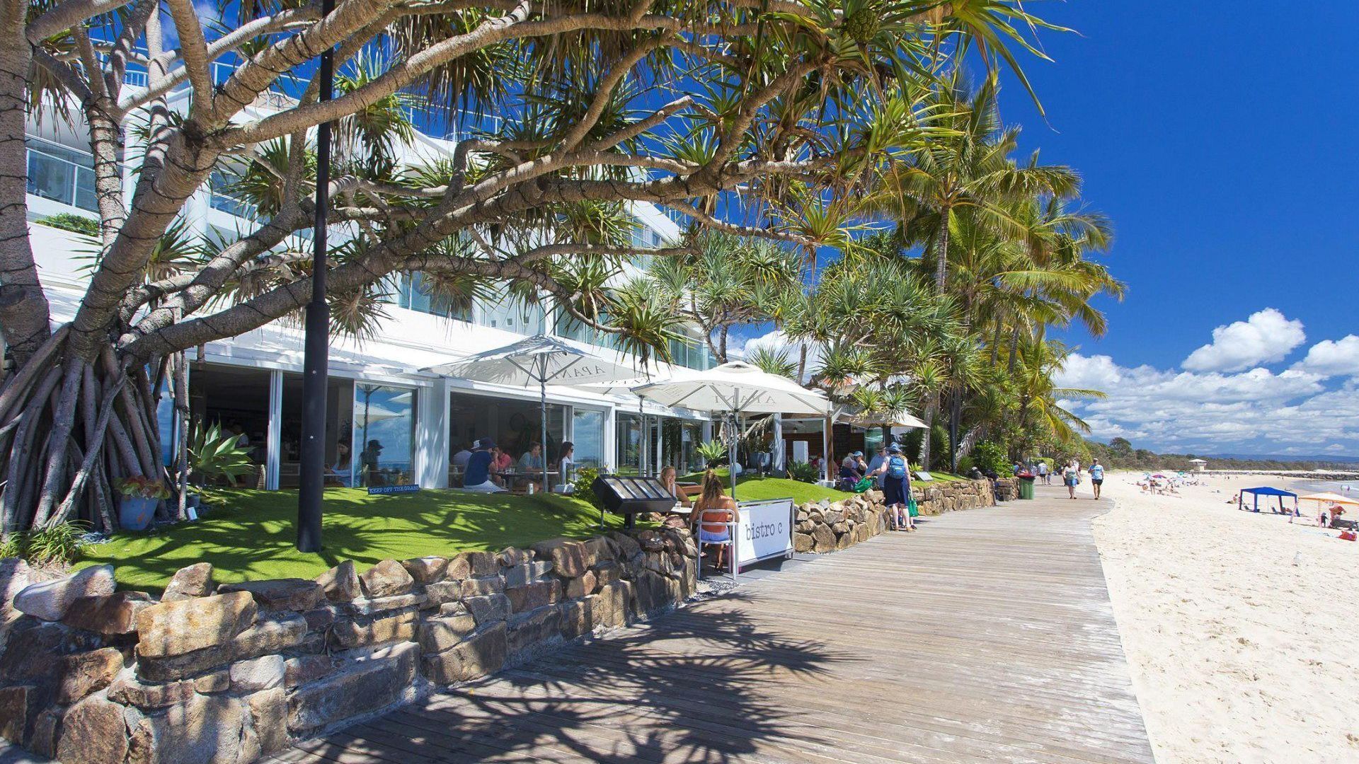 Portofino 4 - Beachfront apartment at the Pristine sands of Noosa Main beach — image 2