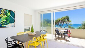 Dining - Portofino 4 - Beachfront apartment at the Pristine sands of Noosa Main beach (Noosa Heads)