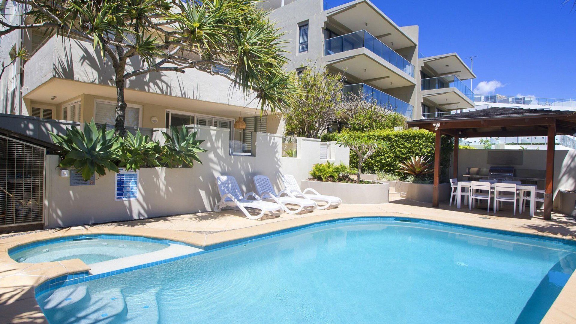 Portofino 4 - Beachfront apartment at the Pristine sands of Noosa Main beach