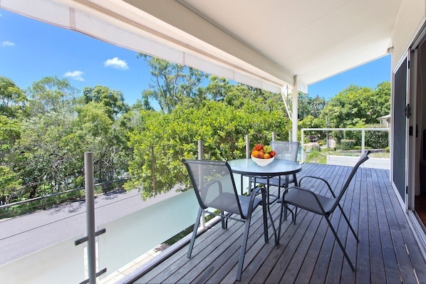 Outdoor dining - Dolphins 2 Alderly Terrace 36 (Noosa Heads)