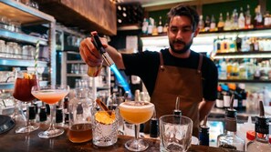 Bar (on property) - Front position in a small Boutique complex (Noosa Heads)