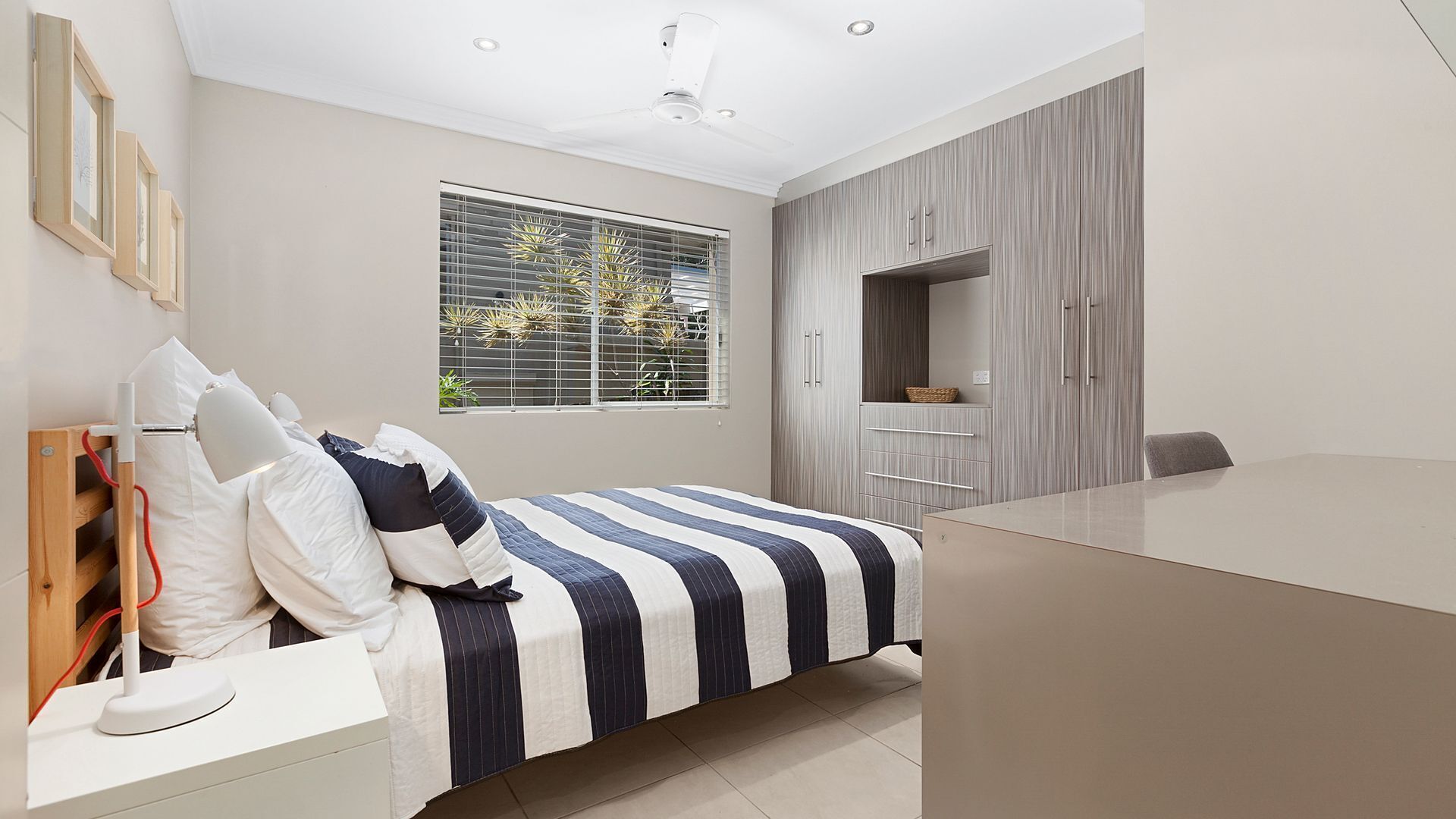 Front position in a small Boutique complex — image 7