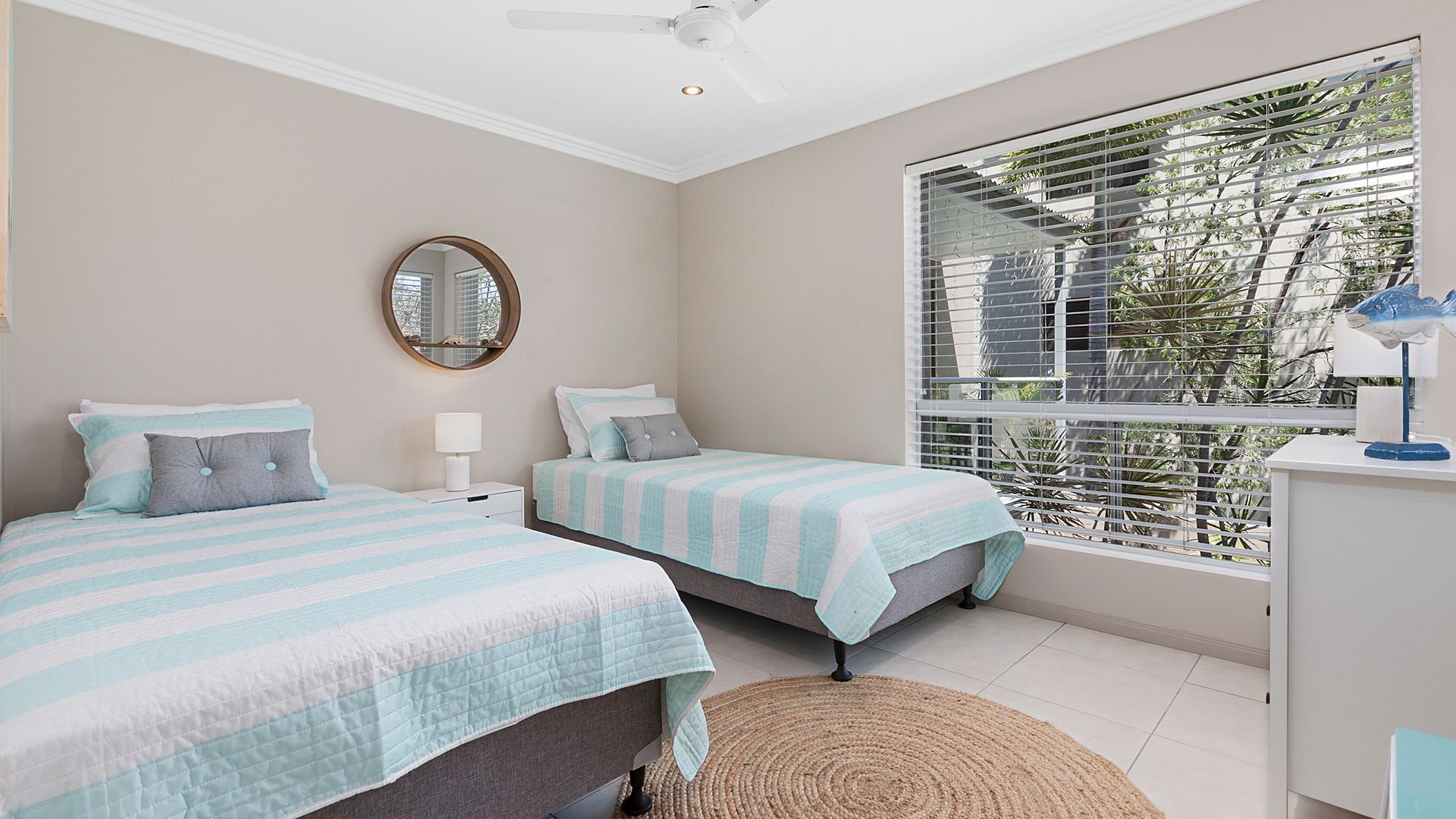 Front position in a small Boutique complex — image 6